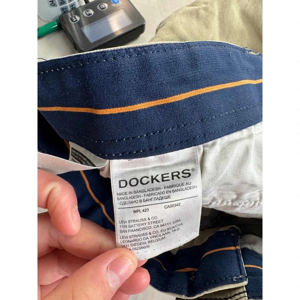 Dockers Mens Ultimate Chino Shorts Khaki Tan Stretch Flat Front‎ Size 38 x 9